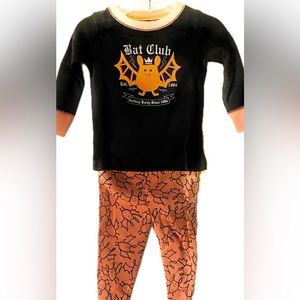 Old Navy Baby Infant Halloween Bat Pajamas Set. 100% cotton.